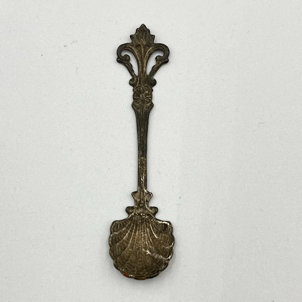 Vintage‎ Silver Tone Scallop Shell Salt Spoon Antique Style Ornate Fleur De Lis